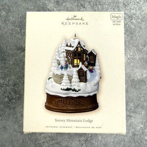 Hallmark Ornament 2007 Snowy Mountain Lodge Lights Sounds Motion WORKS